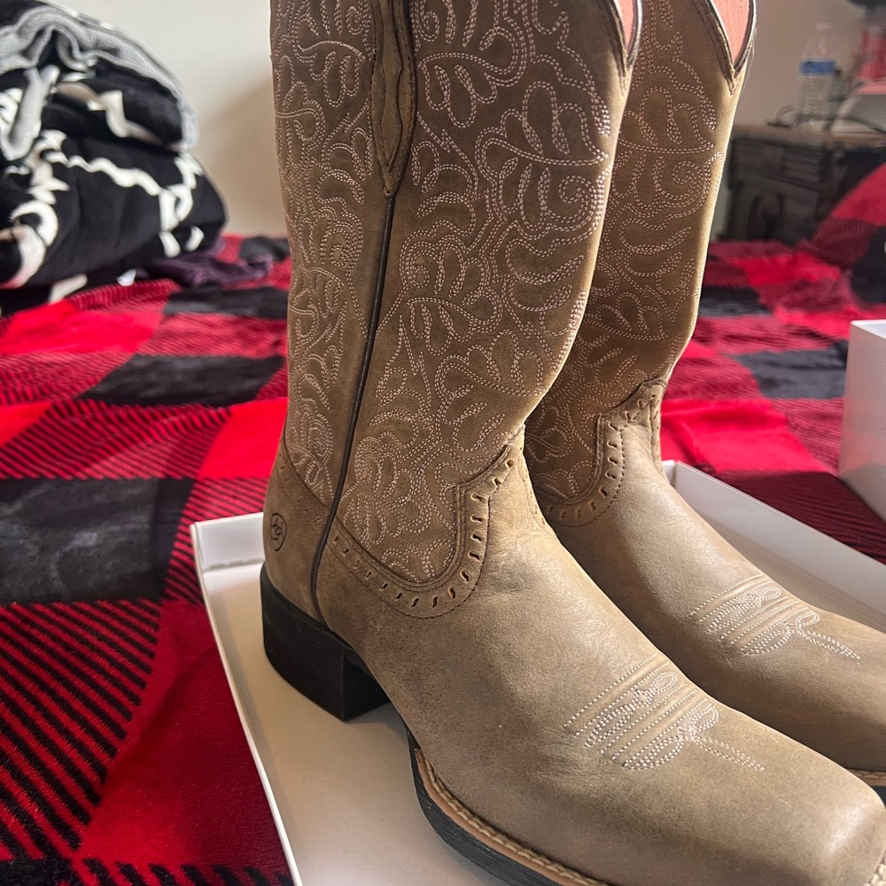 Original Use Tan Heeled Boots with Western Flair